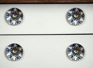 1.5" X 1.5" X 1.5" White Blue And Black  Knobs 12 Pack